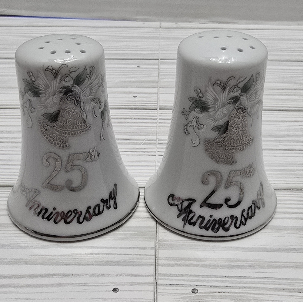 Lefton Japan 1132 25th Anniversary Salt And Pepper Shakers